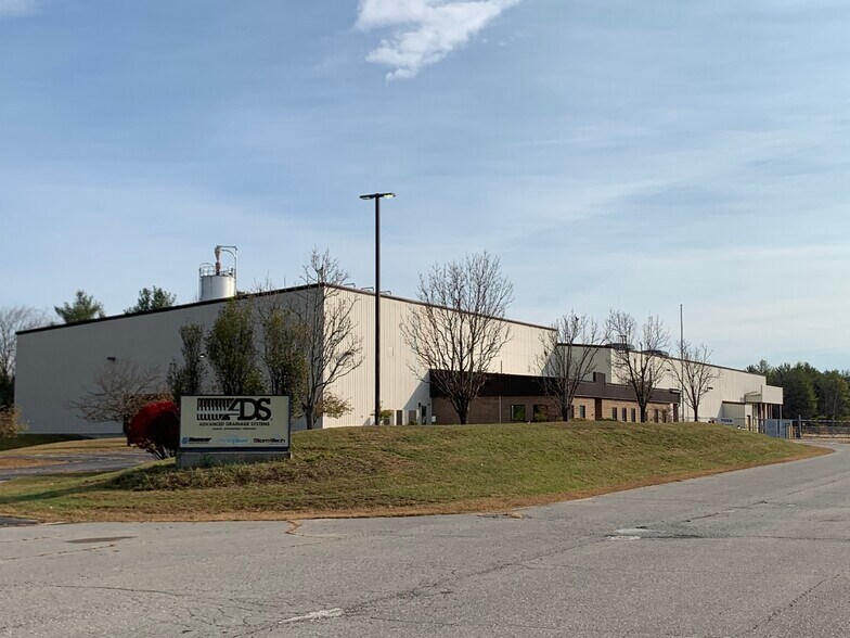30 Precision Dr, North Springfield, VT à vendre - Photo principale – Image 1 sur 13