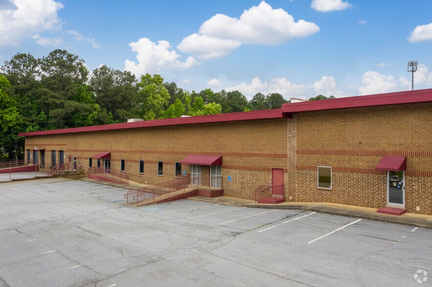 1077 Fred Dr, Morrow, GA à louer - Photo de l’immeuble – Image 3 sur 6