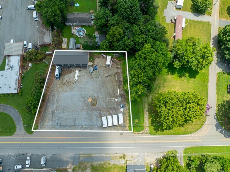 1417 W Main St, Yadkinville, NC à vendre - Photo de l’immeuble – Image 2 sur 28