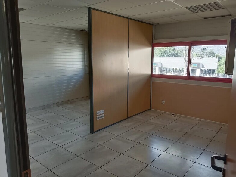 Bureau dans La Seyne-sur-Mer à louer - Photo de l’immeuble – Image 2 sur 7