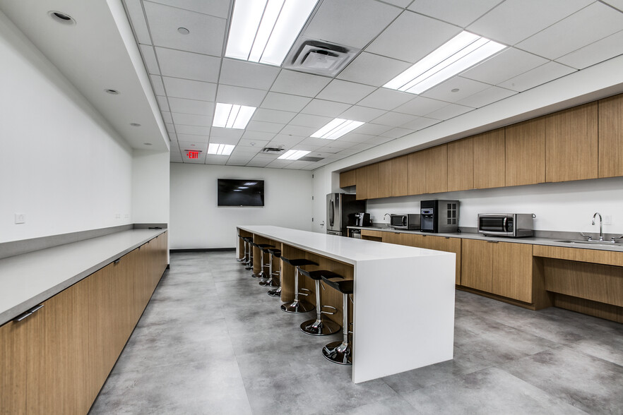 3100 McKinnon St, Dallas, TX à louer - Photo intérieure – Image 3 sur 16