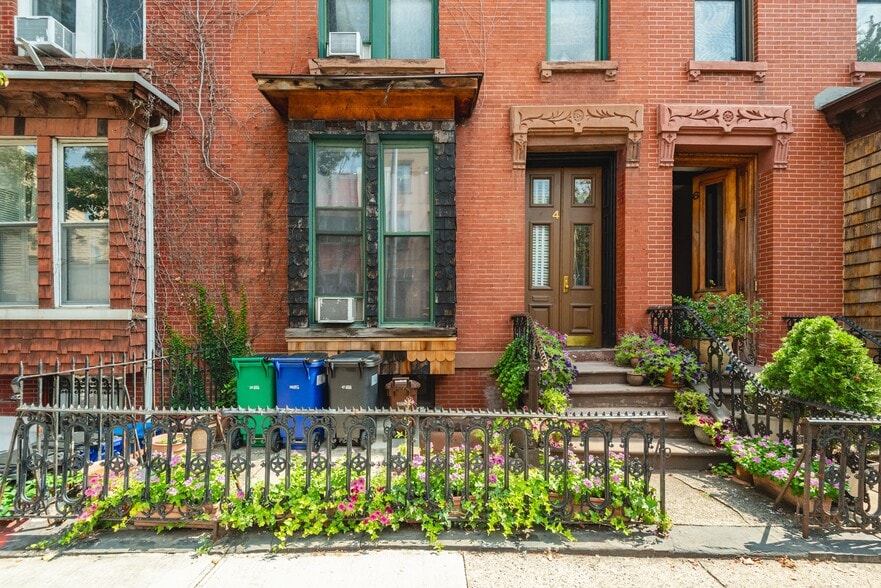 4 Clifford Pl, Brooklyn, NY à vendre - Photo de l’immeuble – Image 2 sur 9