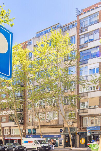 Calle de Ríos Rosas, 44, Madrid, Madrid à louer - Photo de l’immeuble – Image 2 sur 2