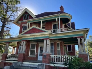 Plus de détails pour 419 W Locust St, Independence, KS - Spécialisé à vendre