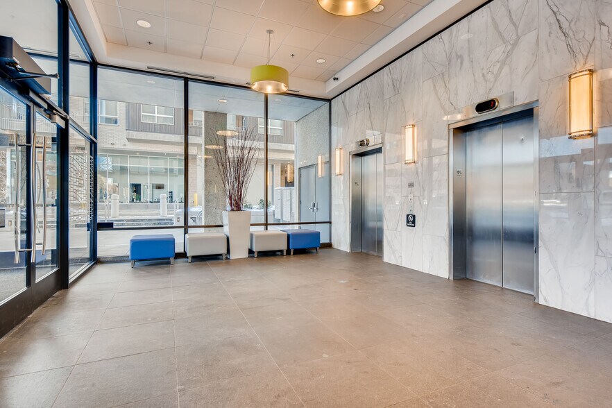 3300 E 1st Ave, Denver, CO à louer - Hall d’entrée – Image 3 sur 7