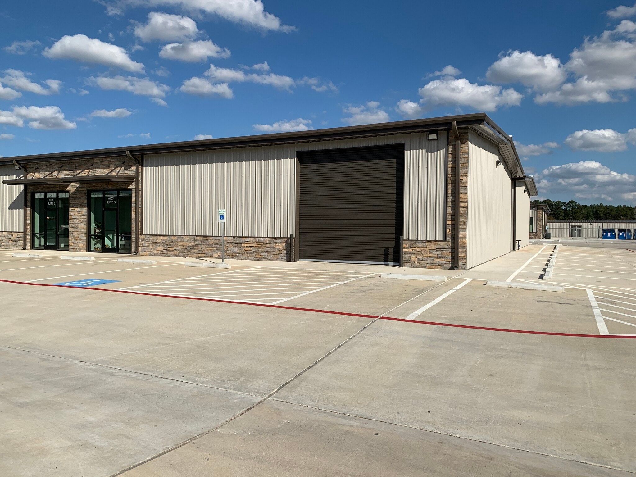 6427 Highway 105, Conroe, TX à louer Photo de l’immeuble– Image 1 sur 13