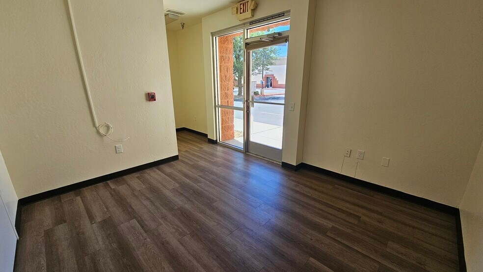 1060 N Eliseo Felix Jr Way, Avondale, AZ à louer - Photo de l’immeuble – Image 3 sur 8