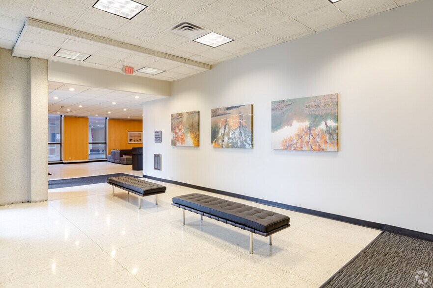 2454 E Dempster St, Des Plaines, IL à louer - Hall d’entrée – Image 2 sur 12