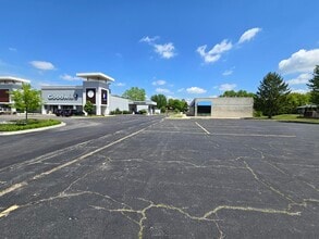 1500 E Algonquin Rd, Algonquin, IL à louer Photo de l’immeuble– Image 2 sur 13