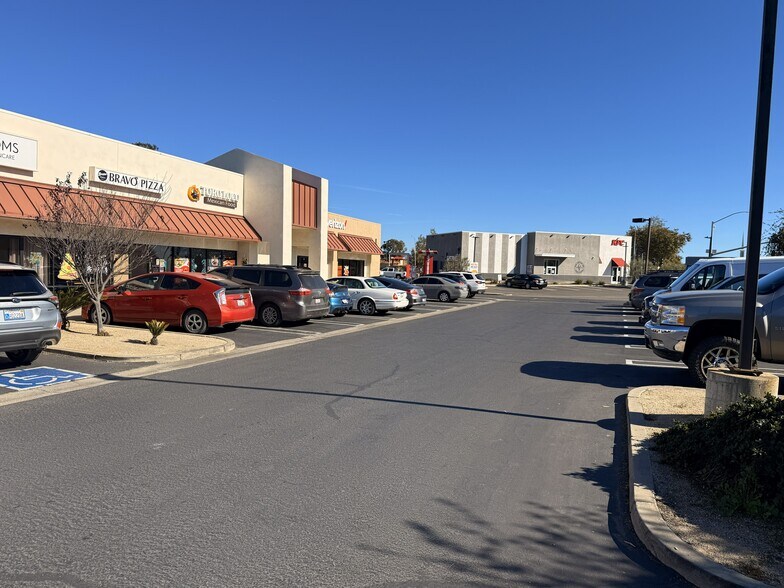 129 W Central Ave, Lompoc, CA à louer - Photo de l’immeuble – Image 3 sur 9