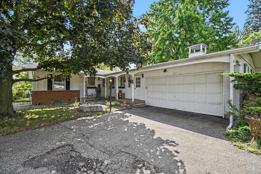 5124 60th St SE, Grand Rapids, MI à vendre - Photo de l’immeuble – Image 3 sur 32