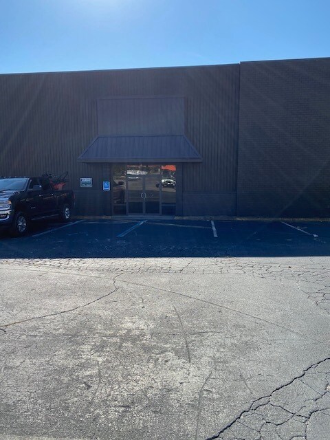 2333 N Pleasantburg Dr, Greenville, SC à louer Photo principale– Image 1 sur 6