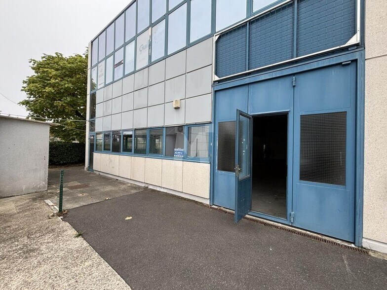Local d’activités dans Fresnes à louer - Photo de l’immeuble – Image 2 sur 13