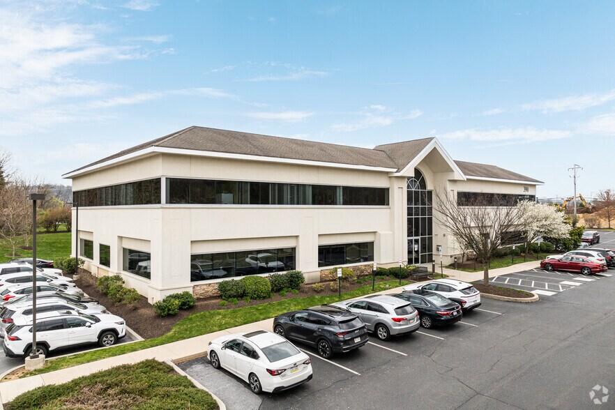 390 Waterloo Blvd, Exton, PA à louer - Photo principale – Image 1 sur 13