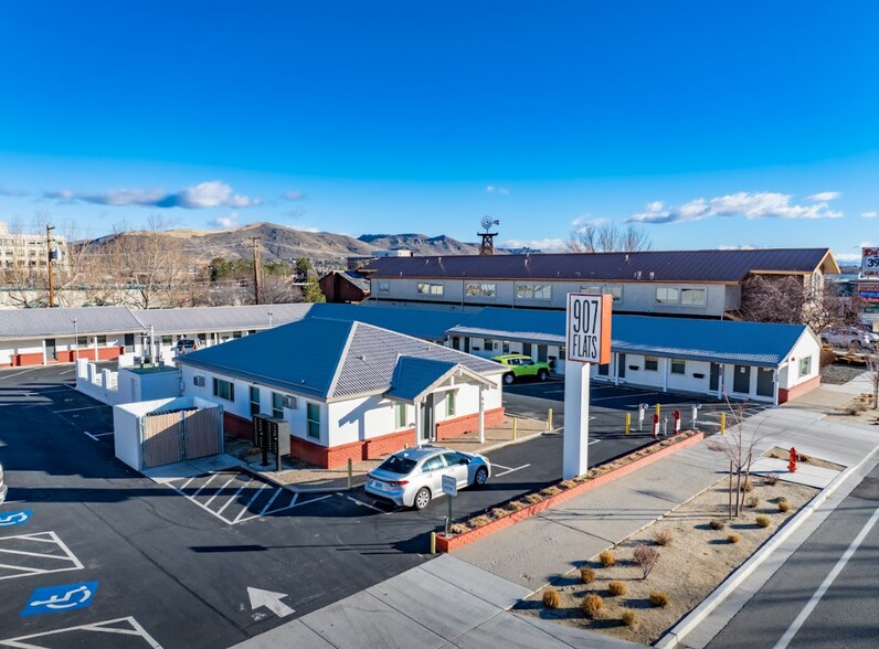 907 S Carson St, Carson City, NV à vendre - Photo de l’immeuble – Image 3 sur 14