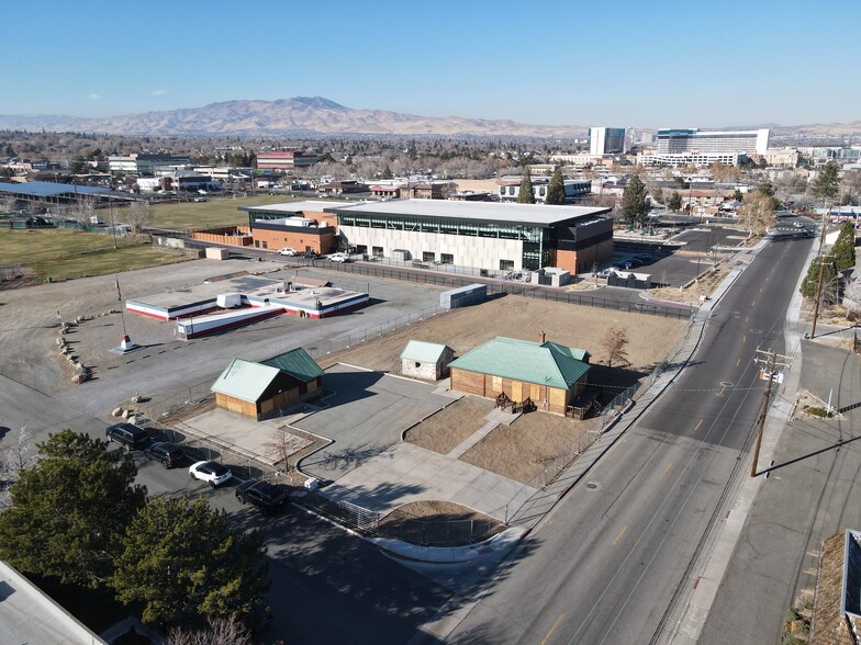 3675 Baker Ln, Reno, NV à louer - Photo de l’immeuble – Image 2 sur 5