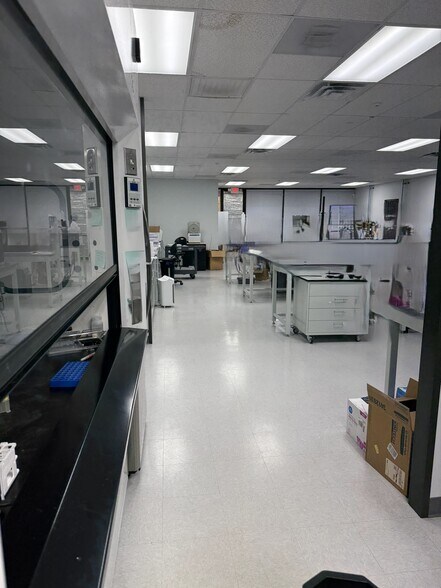 16203 Park Row, Houston, TX à louer - Photo de l’immeuble – Image 2 sur 17