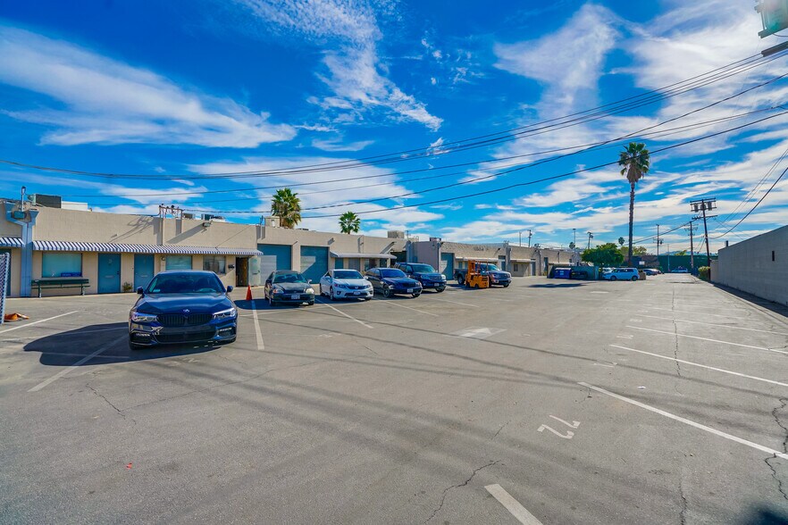 10835-10845 Vanowen St, North Hollywood, CA à louer - Photo de l’immeuble – Image 1 sur 5