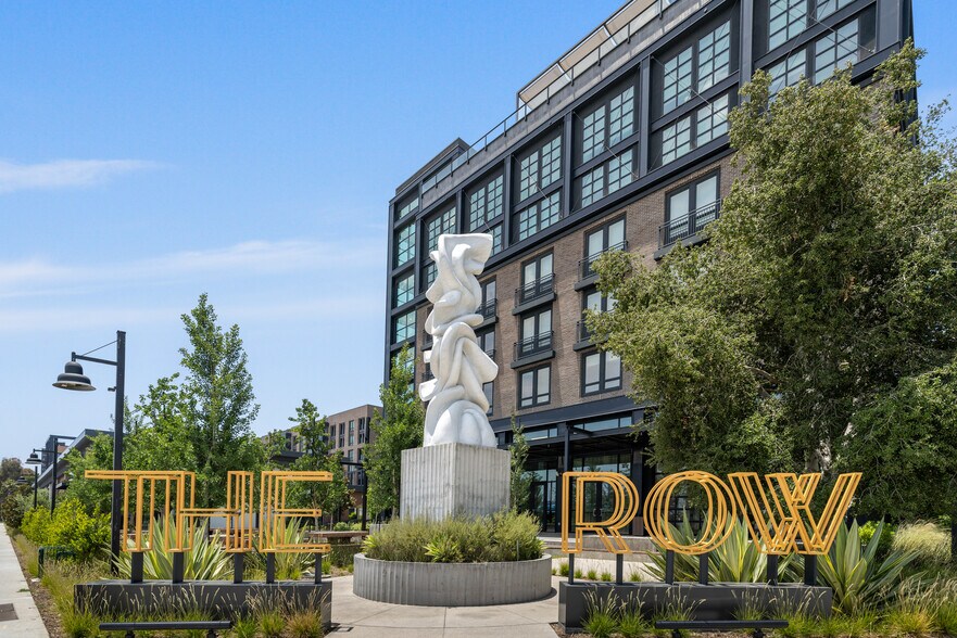 2010 E Warner Ave, Santa Ana, CA à louer - Photo de l’immeuble – Image 1 sur 12