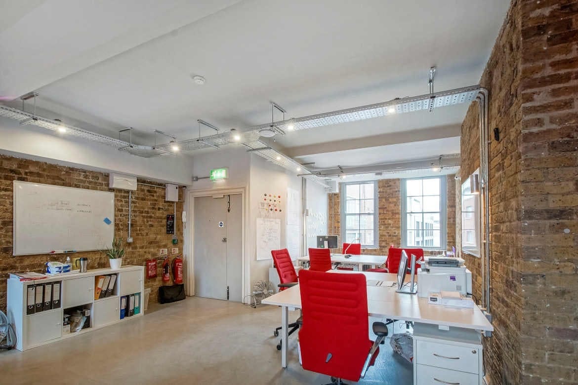 26 Britton St, Londres à louer Photo de l’immeuble– Image 1 sur 4