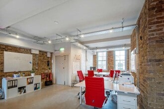 26 Britton St, Londres à louer Photo de l’immeuble– Image 1 sur 4