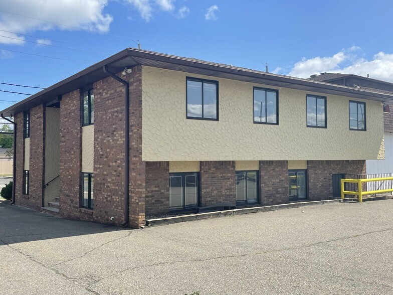 15 Furler St, Totowa, NJ à louer - Photo de l’immeuble – Image 2 sur 8