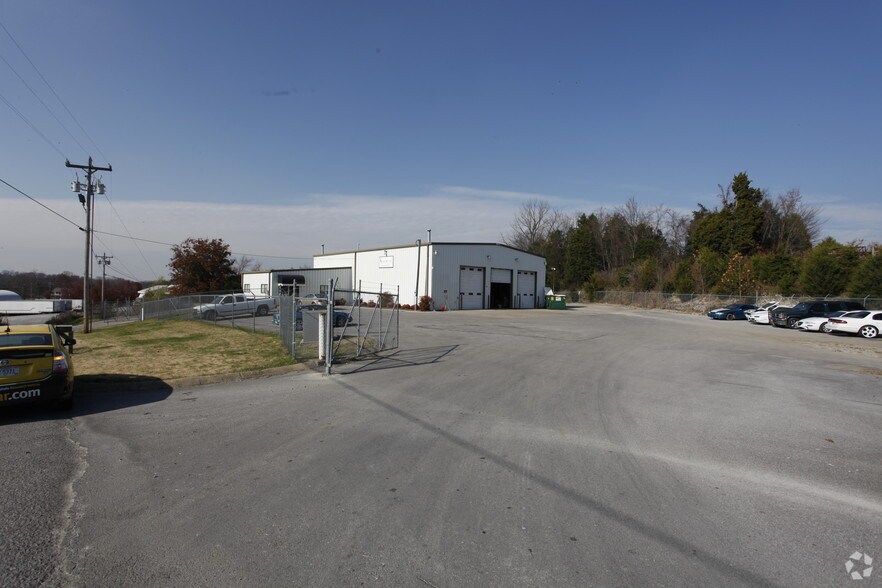 225 Fiberglass Dr, Mount Juliet, TN à louer - Photo de l’immeuble – Image 3 sur 31