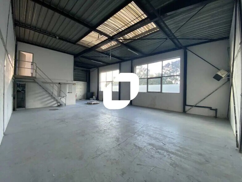 Local d’activités dans SAINT-OUEN-L'AUMONE à louer - Photo intérieure – Image 3 sur 8