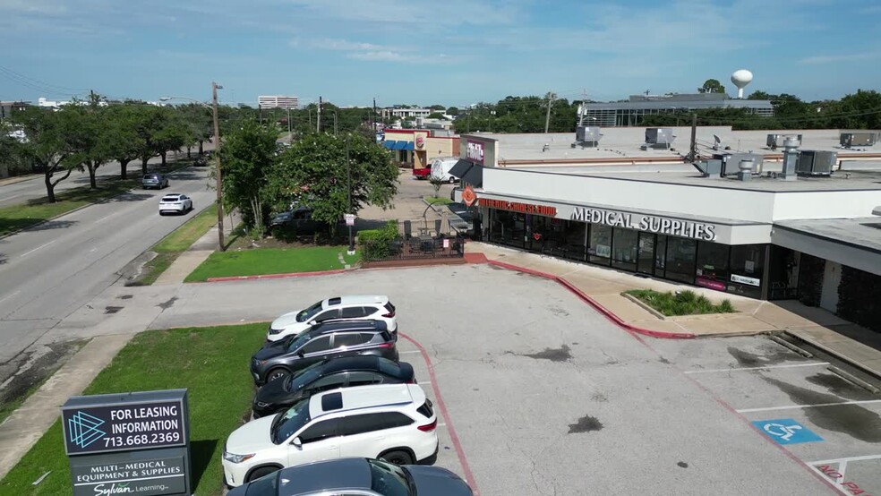 5313 Bellaire Blvd, Bellaire, TX à louer - Vidéo sur l’annonce professionnelle – Image 2 sur 4