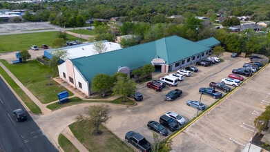 2010 E Villa Maria Dr, Bryan, TX à louer Photo de l’immeuble– Image 1 sur 6