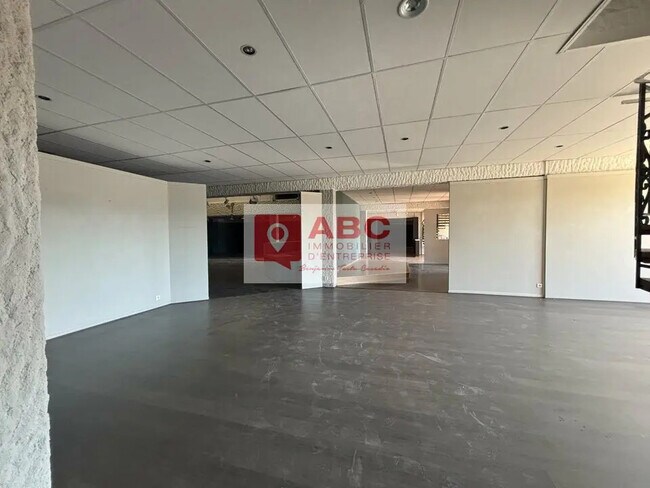 Plus de détails pour Local commercial à vendre