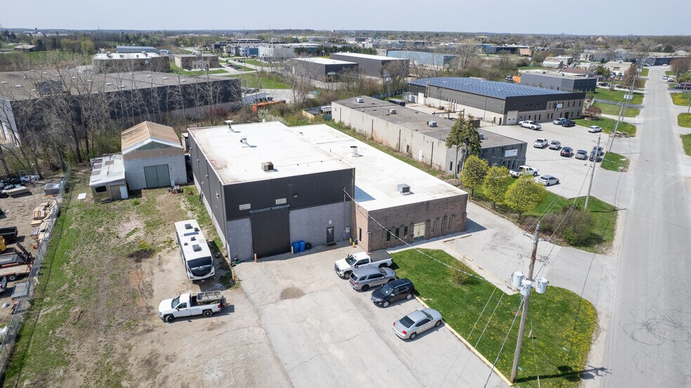 1725 Rossi Dr, Tecumseh, ON à vendre - Photo de l’immeuble – Image 2 sur 58