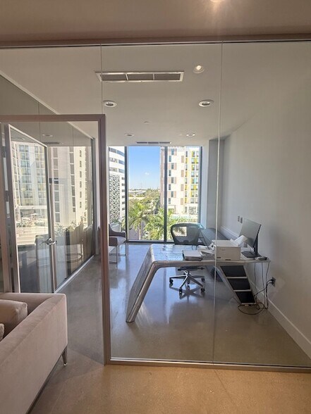 2920-2950 NE 207th St, Aventura, FL à louer - Photo intérieure – Image 3 sur 11