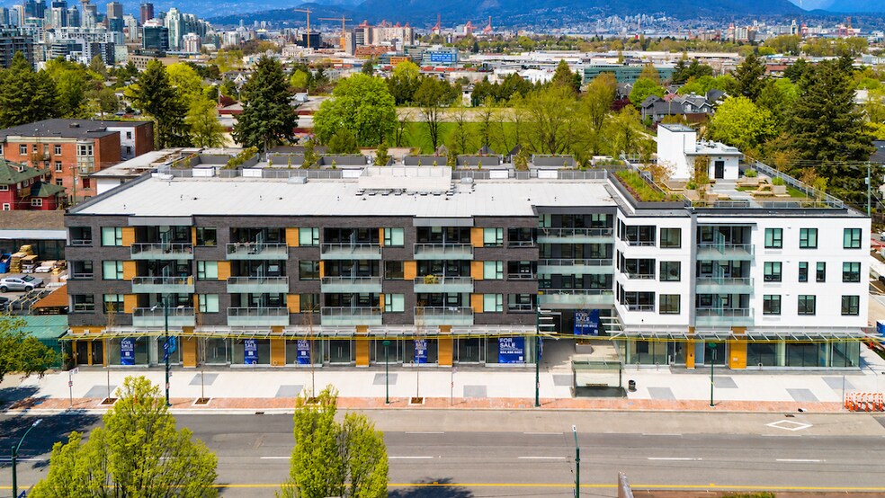 451-471 E Broadway, Vancouver, BC à vendre - Photo de l’immeuble – Image 3 sur 7