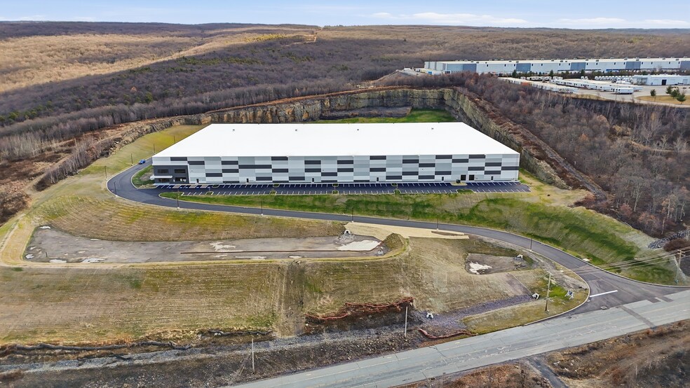 Valley View Dr, Jessup, PA à louer - Photo de l’immeuble – Image 2 sur 9