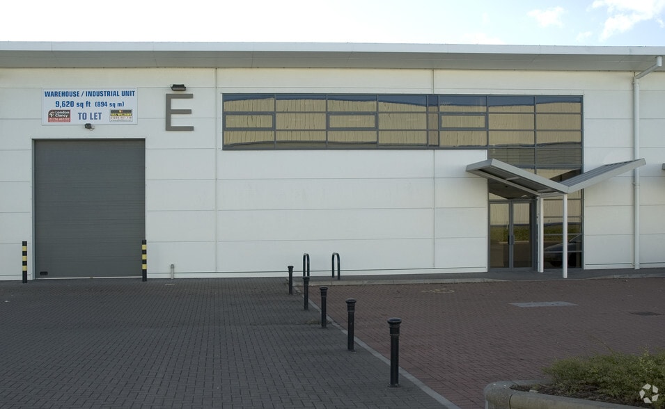 Bilton Rd, Basingstoke à louer - Photo de l’immeuble – Image 3 sur 8
