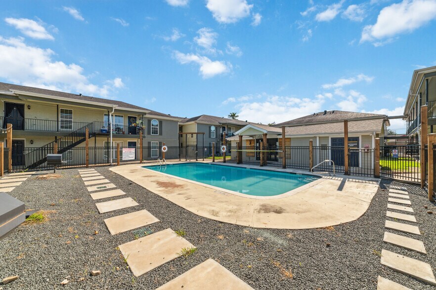 8330 Carvel Ln, Houston, TX à vendre - Photo de l’immeuble – Image 3 sur 66