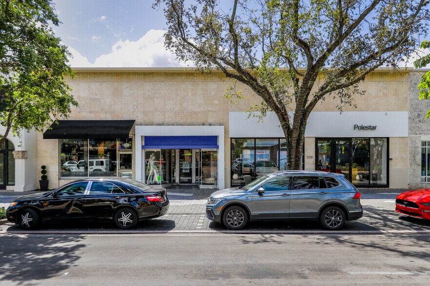 330-336 Miracle Mile, Miami, FL à louer - Photo de l’immeuble – Image 1 sur 5