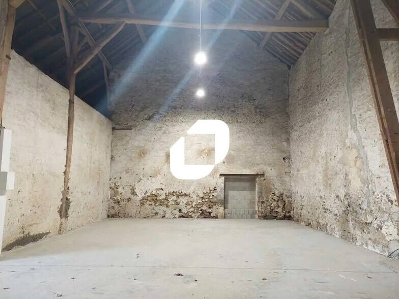 Local d’activités dans Villiers-le-Bâcle à louer - Photo de l’immeuble – Image 1 sur 8
