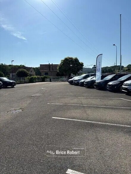 Local d'activités dans Ruy-Montceau à vendre - Photo de l’immeuble – Image 3 sur 7