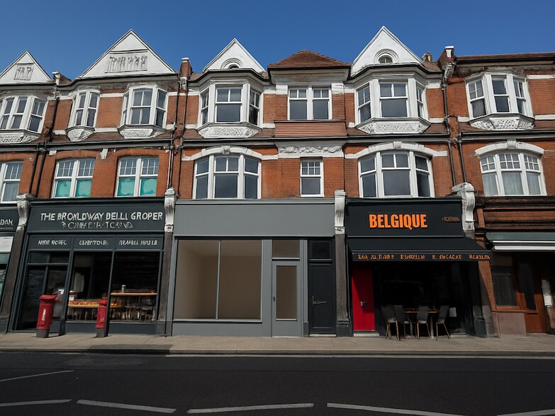 10 The Broadway, Woodford Green à louer - Photo de l’immeuble – Image 1 sur 2