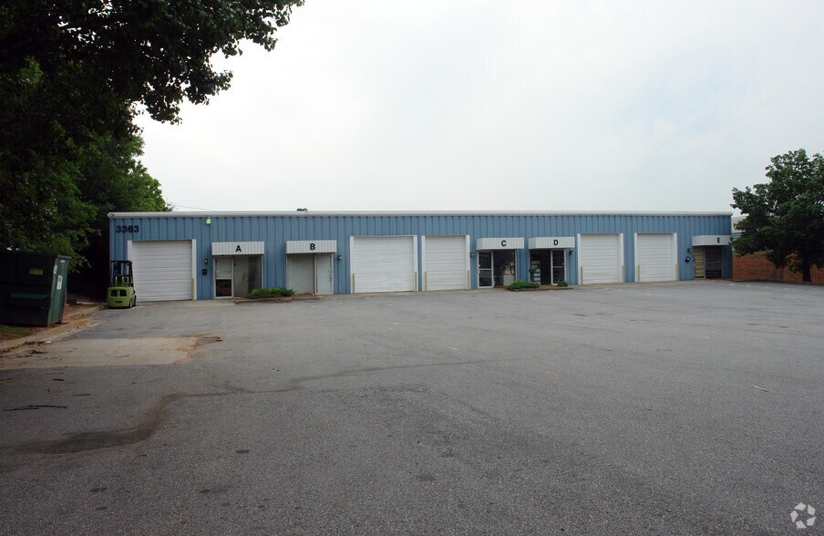 3363 W Hospital Ave, Chamblee, GA à louer - Photo principale – Image 1 sur 3