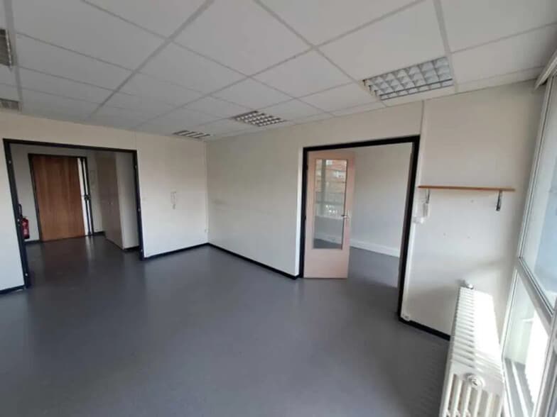 Bureau dans Roubaix à louer - Photo de l’immeuble – Image 2 sur 5