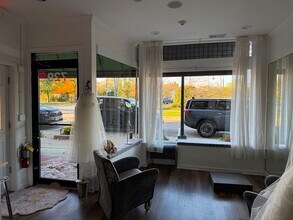 723-733 Saint Johns Ave, Highland Park, IL à louer Photo intérieure– Image 2 sur 4