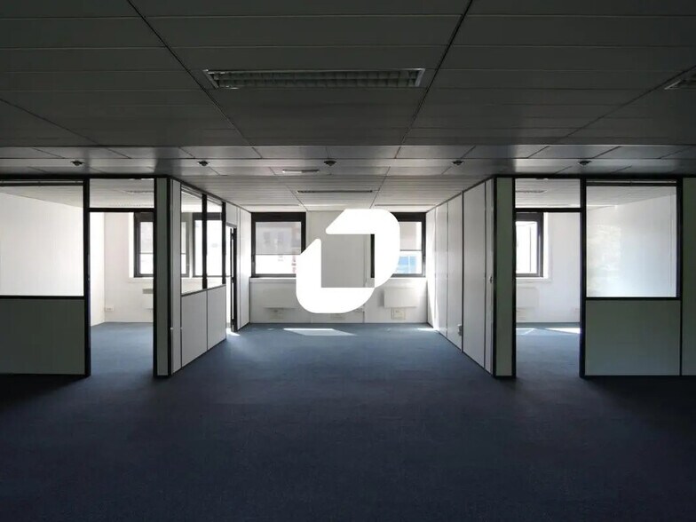 Bureau dans Lognes à louer - Photo de l’immeuble – Image 2 sur 13