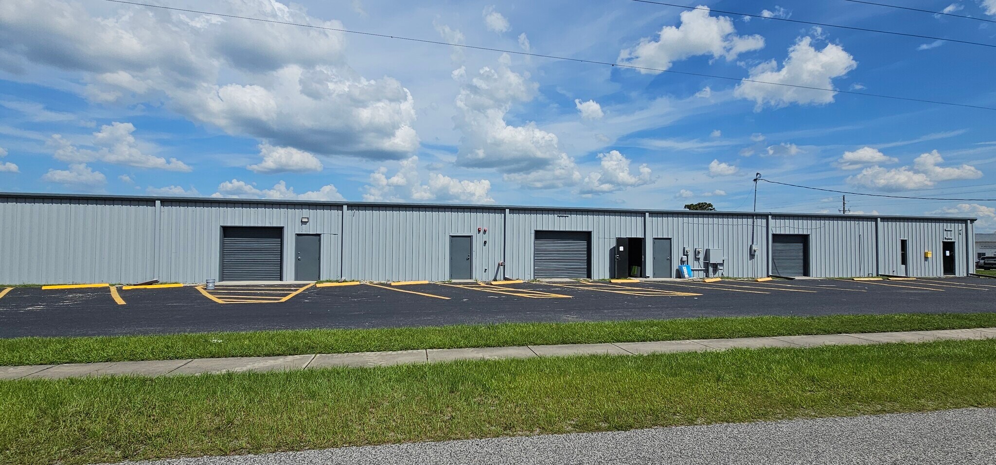 5016 Airport Rd, Zephyrhills, FL à louer Photo principale– Image 1 sur 4