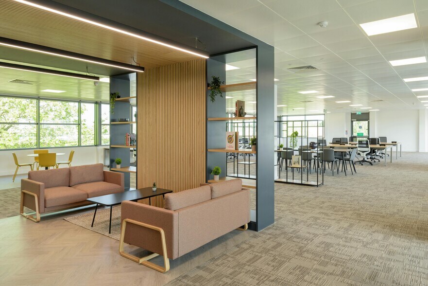 Western Rd, Bracknell à louer - Photo de l’immeuble – Image 1 sur 8