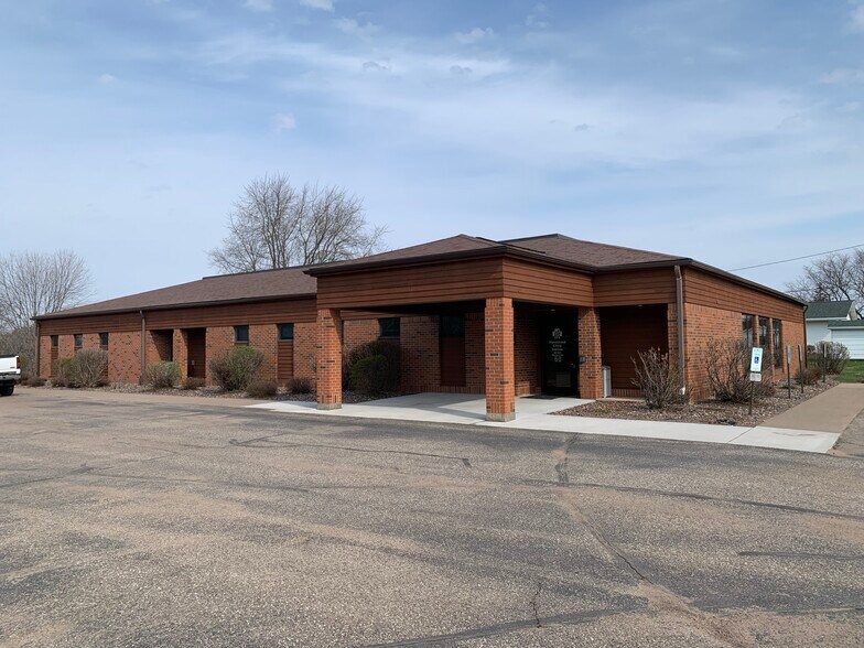 305 S Highway 27, Cadott, WI à vendre - Photo principale – Image 1 sur 11