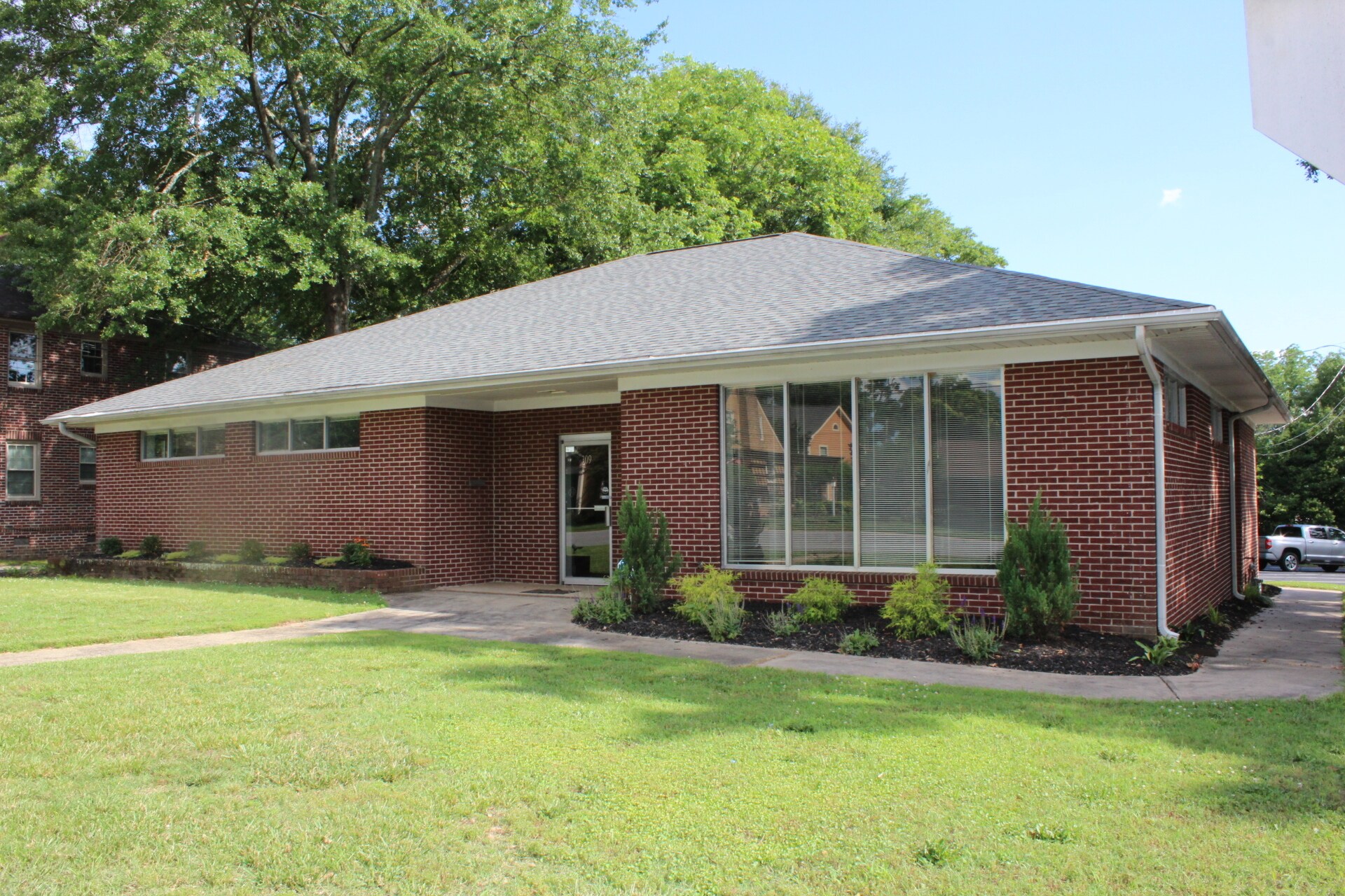 309 W Poinsett St, Greer, SC à louer Photo de l’immeuble– Image 1 sur 10