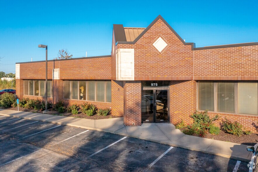 975 N Mur-Len Rd, Olathe, KS à vendre - Photo de l’immeuble – Image 2 sur 4